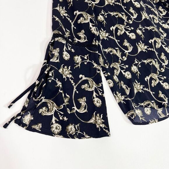 RO & DE Blouse Women's Medium V-Neck Tie Bell Long Sleeve Floral Scroll Print - Picture 2 of 8